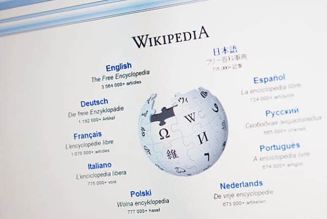 A photo showing benefits and limitations of backlinks from wikipedia