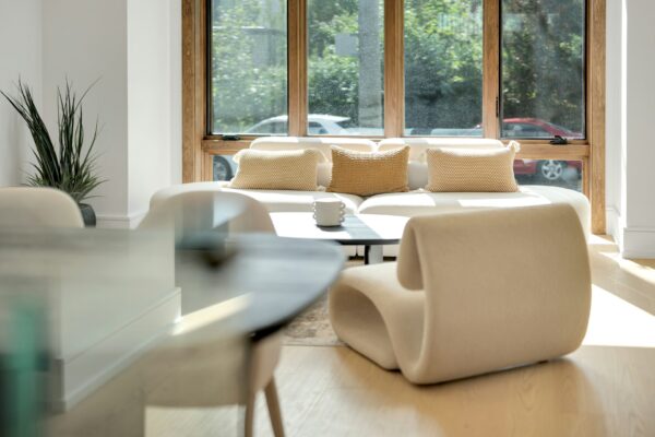 Minimalist Home Styling: The Little-Known Rules For A Luxurious Look